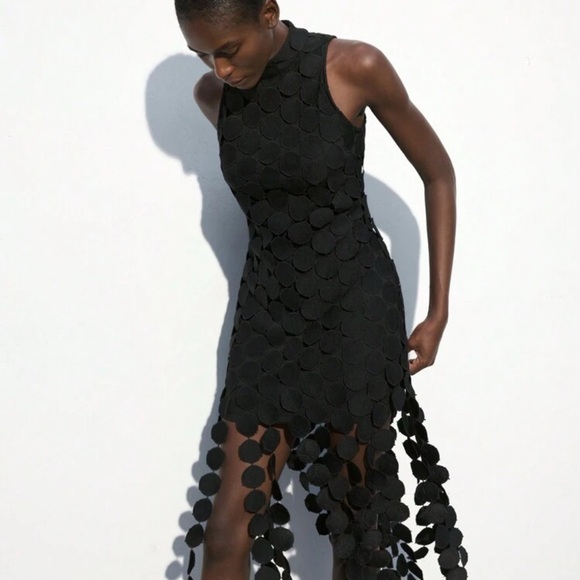 Maija Elegant Black Round Patch Sleeveless Dress - Picture 3 of 7